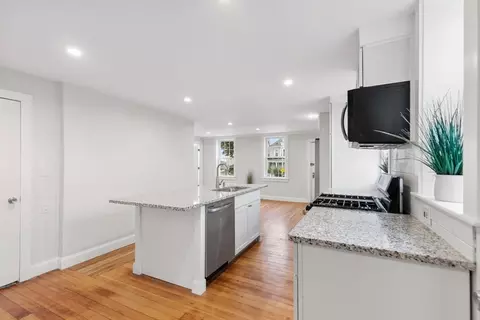 40 Middle St #1, Gloucester, MA 01930 photo 4