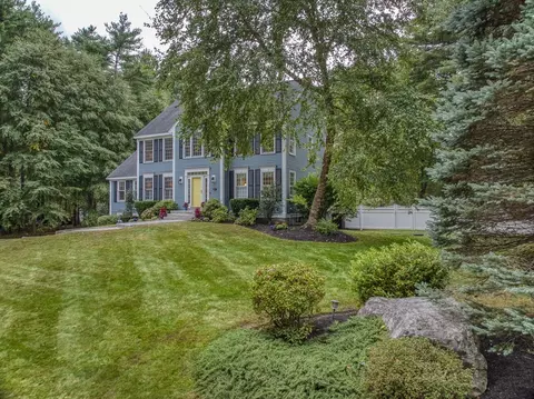 Exterior - 5 Stone Row Ln, Georgetown, MA 01833 photo 2 of 11