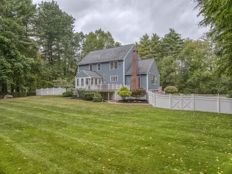 Exterior - 5 Stone Row Ln, Georgetown, MA 01833 photo 10 of 11