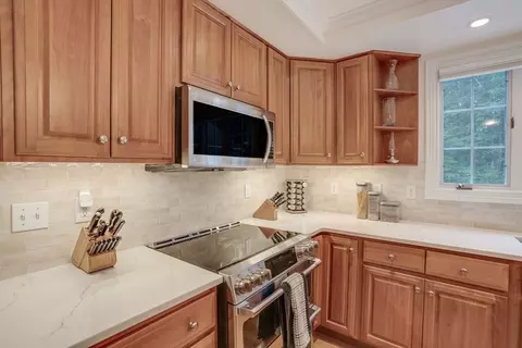 Kitchen - 5 Stone Row Ln, Georgetown, MA 01833 photo 4 of 5