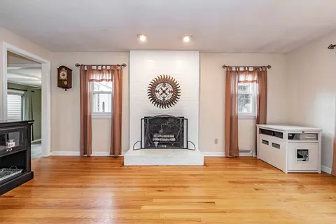 75 Rosemary Dr, Springfield, MA 01119 photo 9
