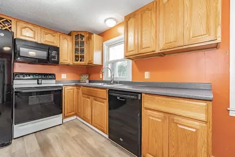 75 Rosemary Dr, Springfield, MA 01119 photo 8