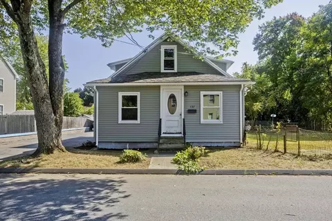 137 Bay State Rd, Chicopee, MA 01020
