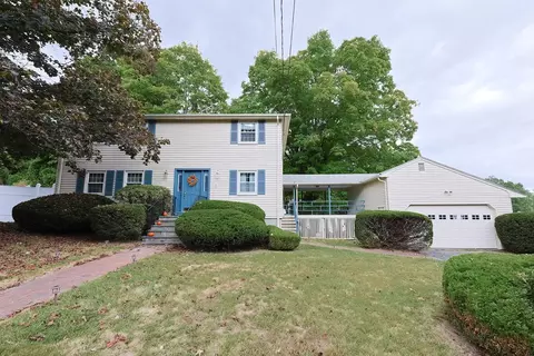 17 Woodleigh Rd, Framingham, MA 01701