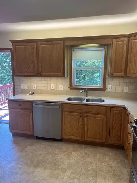 23 Arrowsic St, Worcester, MA 01606 photo 5