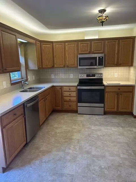 23 Arrowsic St, Worcester, MA 01606 photo 6