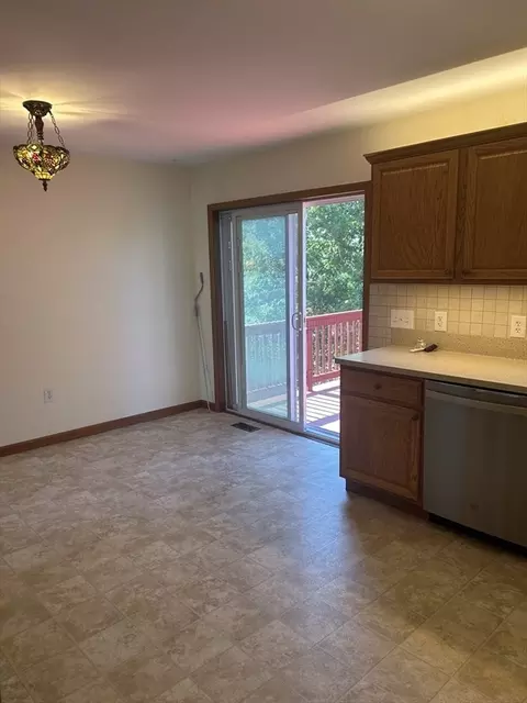 23 Arrowsic St, Worcester, MA 01606 photo 4