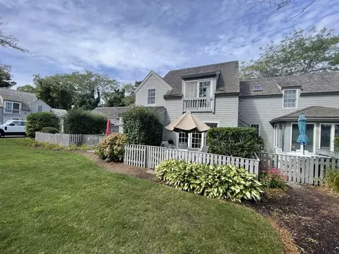 4 Colemans Way #702, Mashpee, MA 02649
