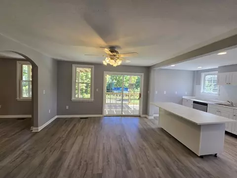 Living - 445 Putnam Hl, Sutton, MA 01590 photo 2 of 8