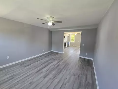Living - 445 Putnam Hl, Sutton, MA 01590 photo 5 of 8