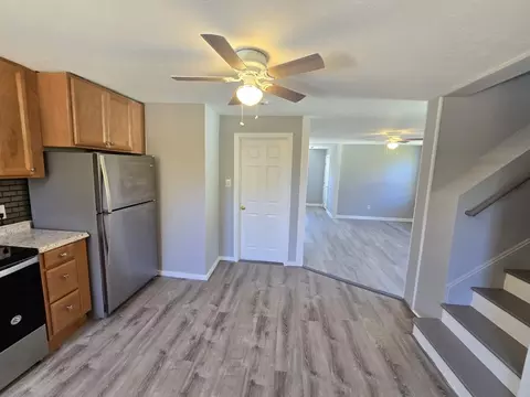 Entry Way - 445 Putnam Hl, Sutton, MA 01590 photo 1 of 1