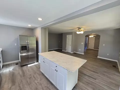 Kitchen - 445 Putnam Hl, Sutton, MA 01590 photo 4 of 8