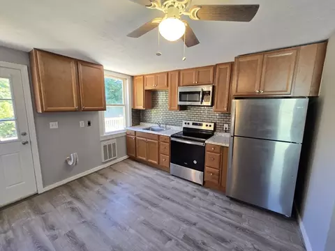 Kitchen - 445 Putnam Hl, Sutton, MA 01590 photo 7 of 8