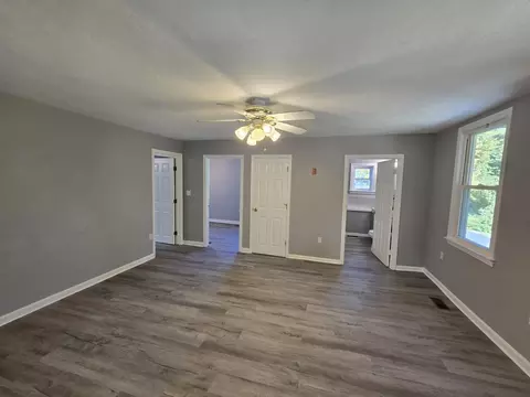 Living - 445 Putnam Hl, Sutton, MA 01590 photo 3 of 8