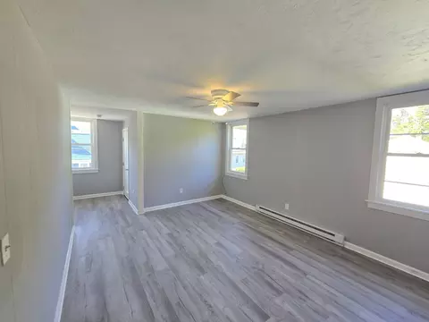 Living - 445 Putnam Hl, Sutton, MA 01590 photo 7 of 8