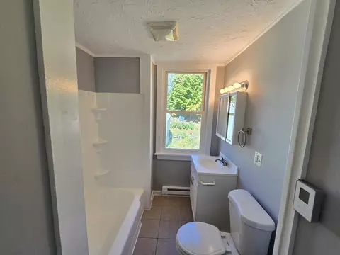 Bath - 445 Putnam Hl, Sutton, MA 01590 photo 3 of 3