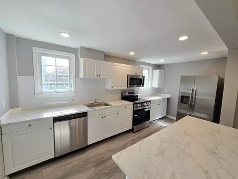 Kitchen - 445 Putnam Hl, Sutton, MA 01590 photo 2 of 8