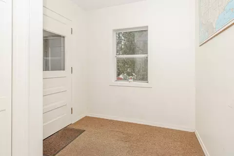 Entry Way - 1 Fairview Ave, Ashburnham, MA 01430 photo 1 of 1
