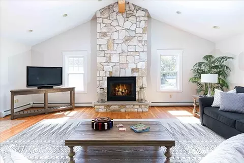 310 Nehoiden, Needham, MA 02492 photo 12