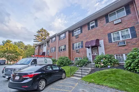 8 Maple Crest Cir #A, Holyoke, MA 01040