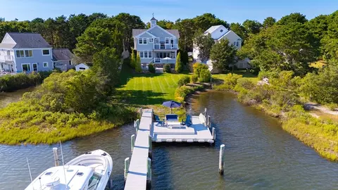 424 Monomoscoy, Mashpee, MA 02649 photo 3