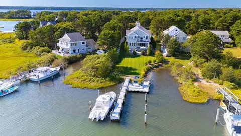 424 Monomoscoy, Mashpee, MA 02649 photo 2