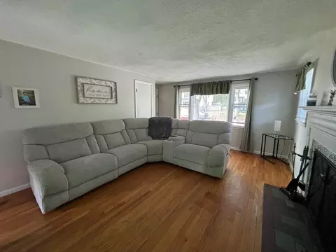 Living - 81 Brickett St, Springfield, MA 01119 photo 1 of 3