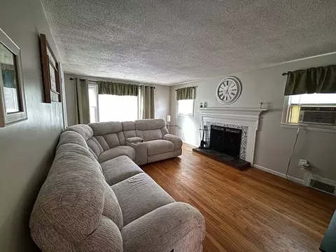 Living - 81 Brickett St, Springfield, MA 01119 photo 2 of 3