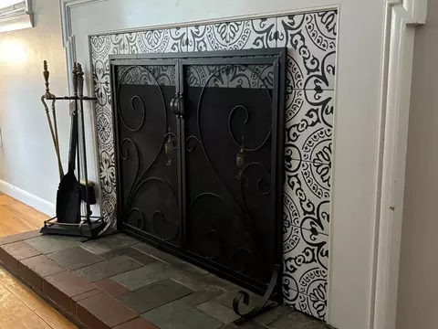 Entry Way - 81 Brickett St, Springfield, MA 01119 photo 1 of 1