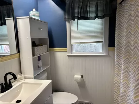 Bath - 81 Brickett St, Springfield, MA 01119 photo 1 of 2