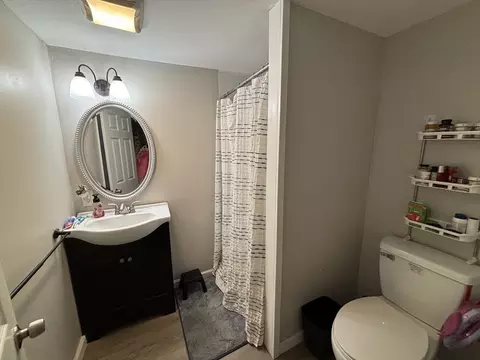 Bath - 81 Brickett St, Springfield, MA 01119 photo 2 of 2