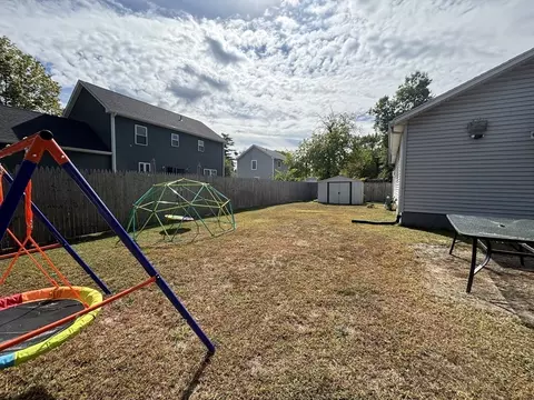 Exterior - 81 Brickett St, Springfield, MA 01119 photo 4 of 6