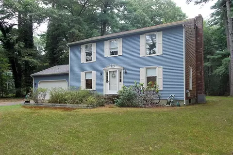 82 Kingman St, Lakeville, MA 02347