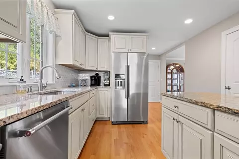 Kitchen - 15 Overlook Dr, Danvers, MA 01923 photo 1 of 3