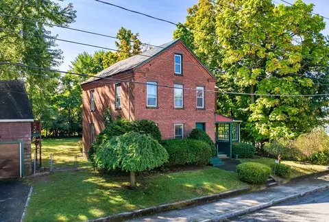 4 Clifford St # -6, Easthampton, MA 01027