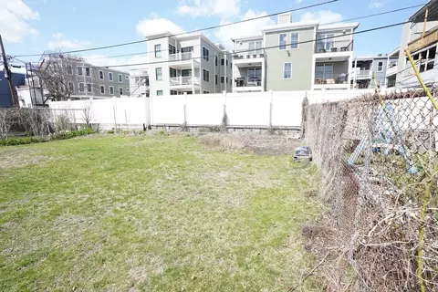 614 E 7th St, Boston, MA 02127 photo 4