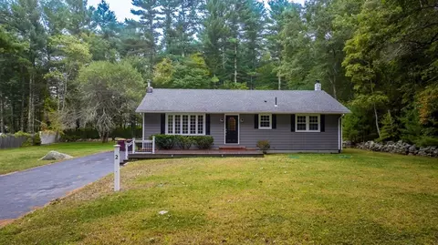 2 Woodland Rd, Acushnet, MA 02743