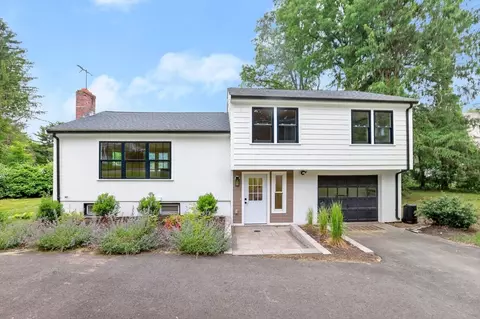 42 Bridge St, Medfield, MA 02052