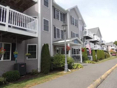 27 Greenleaves Dr #722, Amherst, MA 01002