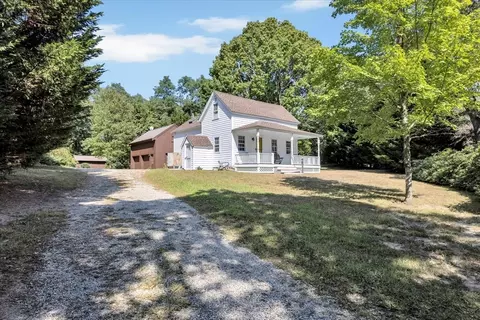 408 Old Main Rd, Falmouth, MA 02556