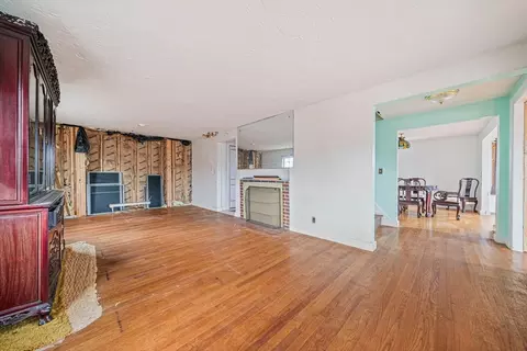 Living - 23 N St, Hull, MA 02045 photo 4 of 5