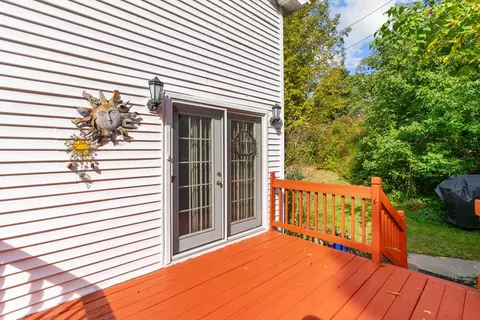 Exterior - 7 White Ave, Douglas, MA 01516 photo 2 of 9