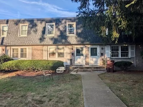 32 Arcadia Ave #32, Dedham, MA 02026