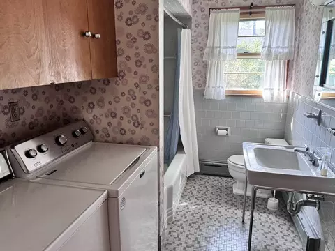 Bath - 77 Grattan St, Fall River, MA 02721 photo 1 of 3
