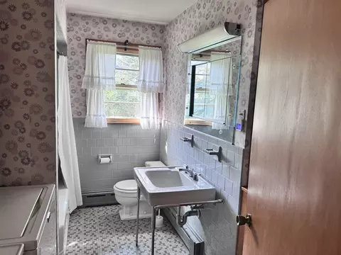 Bath - 77 Grattan St, Fall River, MA 02721 photo 2 of 3