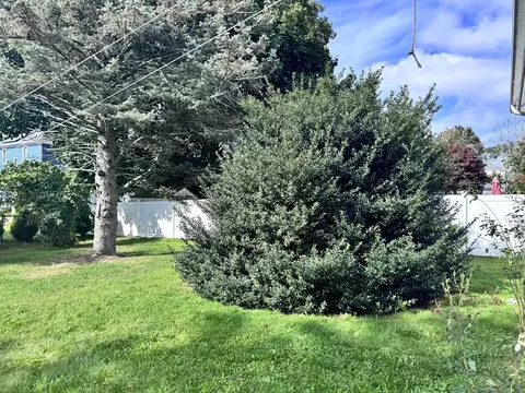 Exterior - 77 Grattan St, Fall River, MA 02721 photo 4 of 6
