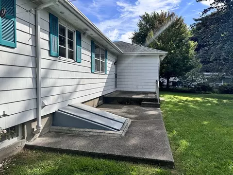 Exterior - 77 Grattan St, Fall River, MA 02721 photo 3 of 6
