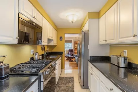 Kitchen - 9 Mcdermott Farm # -B, Danvers, MA 01923 photo 2 of 6