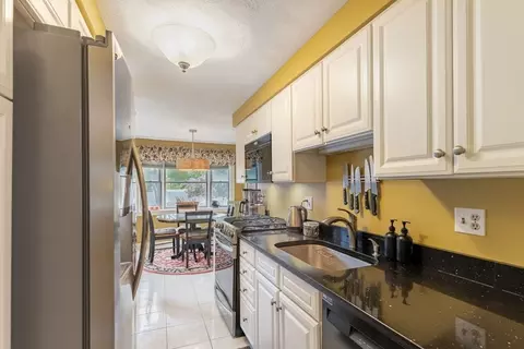 Kitchen - 9 Mcdermott Farm # -B, Danvers, MA 01923 photo 4 of 6