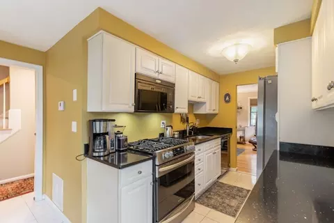Kitchen - 9 Mcdermott Farm # -B, Danvers, MA 01923 photo 1 of 6